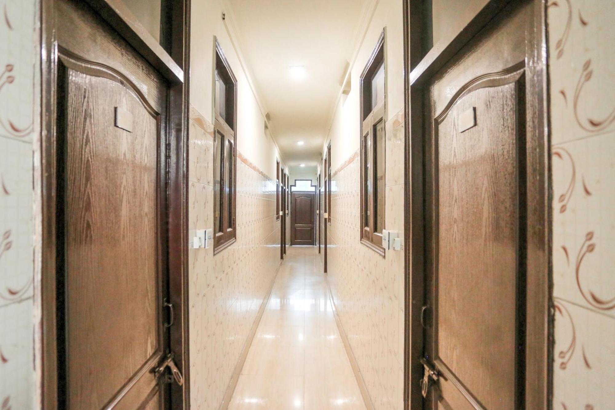 Hotel O Shri Sai Guest House 德里 外观 照片